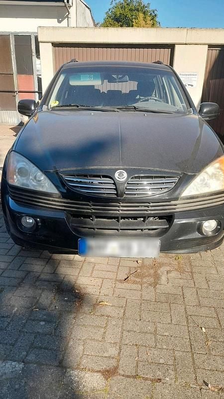 Schwarz Gebraucht 2005 Ssangyong (KGM) Kyron SUV | 1.050 € - Bild 1/4