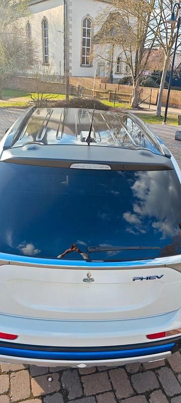 Gebraucht Mitsubishi Outlander P-HEV 121 PS (88 kW) 2014 Weiß SUV