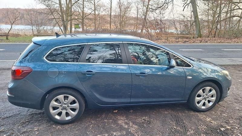 Gebraucht Opel Astra Edition 165 PS (121 kW) 2014 Blau Kombi