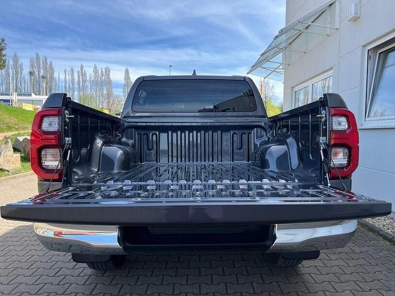 Tief schwarz met Neu 2025 Toyota HiLux Abholung | 52.990 € (Guter Preis) - Bild 1/4