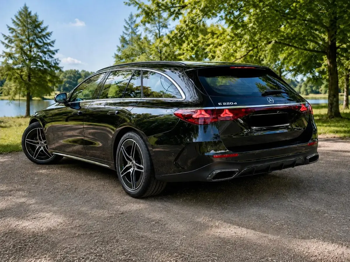 Gebraucht Mercedes E220 AMG line 197 PS (144 kW) 2023 Grau Kombi