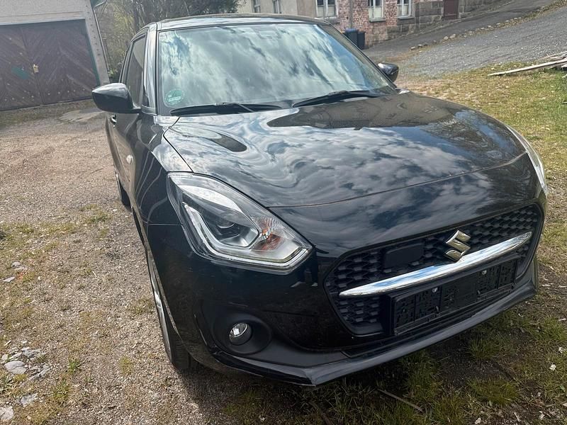 Używany Suzuki Swift 83 KM (61 kW) 2021 Czarny Hatchback