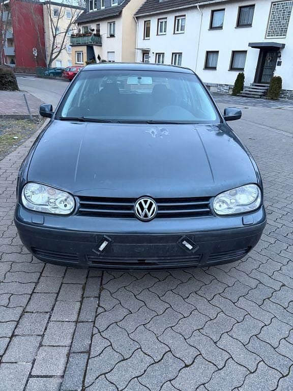 Grün Gebraucht 2002 VW Golf Basis Limousine | 1.250 € (Guter Preis) - Bild 1/4