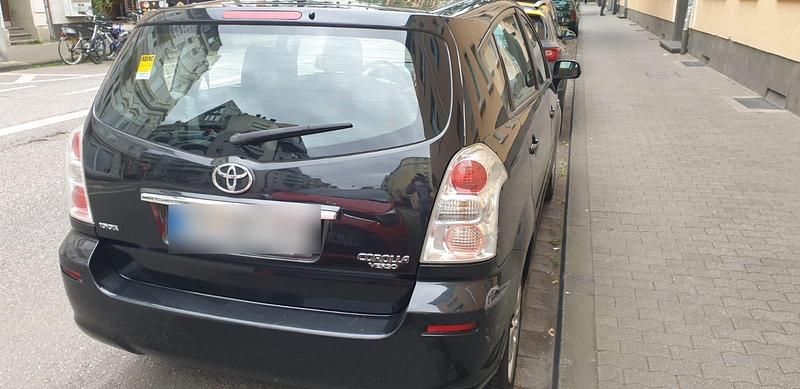 Schwarz Gebraucht 2008 Toyota Verso Van / Kleinbus | 5.000 € - Bild 1/4
