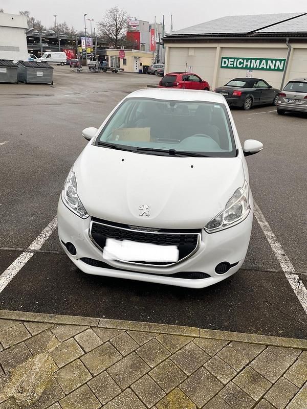 Weiß Gebraucht 2014 Peugeot 208 Kleinwagen | 4.000 € - Bild 1/4