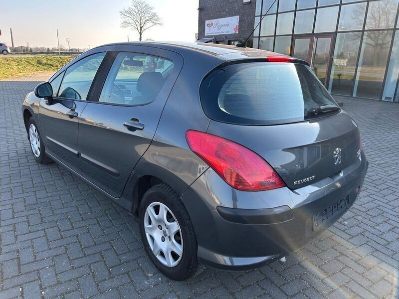 Gebraucht Peugeot 308 Tendance 120 PS (88 kW) 2008 Grau Limousine