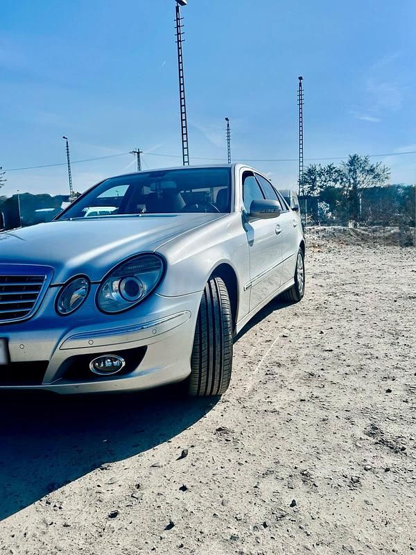 Gebraucht Mercedes E320 Elegance 225 PS (165 kW) 2008 Silber Limousine