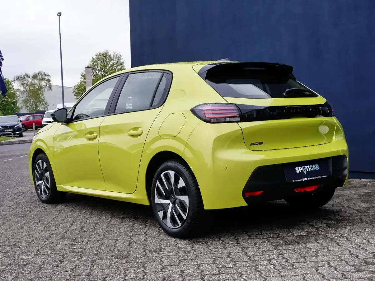 Gebraucht Peugeot 208 Active 101 PS (74 kW) 2024 Gelb Kleinwagen