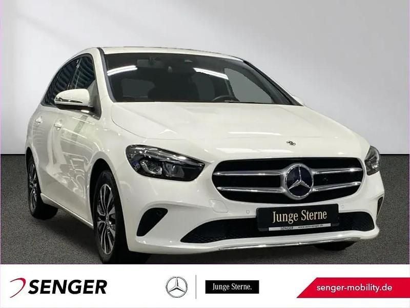 Weiß Gebraucht 2022 Mercedes B180 Style Van / Kleinbus | 20.640 € (Guter Preis) - Bild 1/1