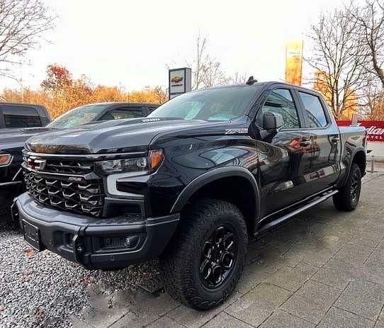 Neu Chevrolet Silverado 309 PS (227 kW) 2025 Schwarz SUV