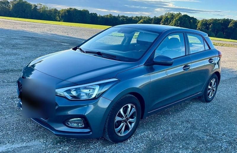Grau Gebraucht 2019 Hyundai i20 Kleinwagen | 10.850 € (Guter Preis) - Bild 1/4