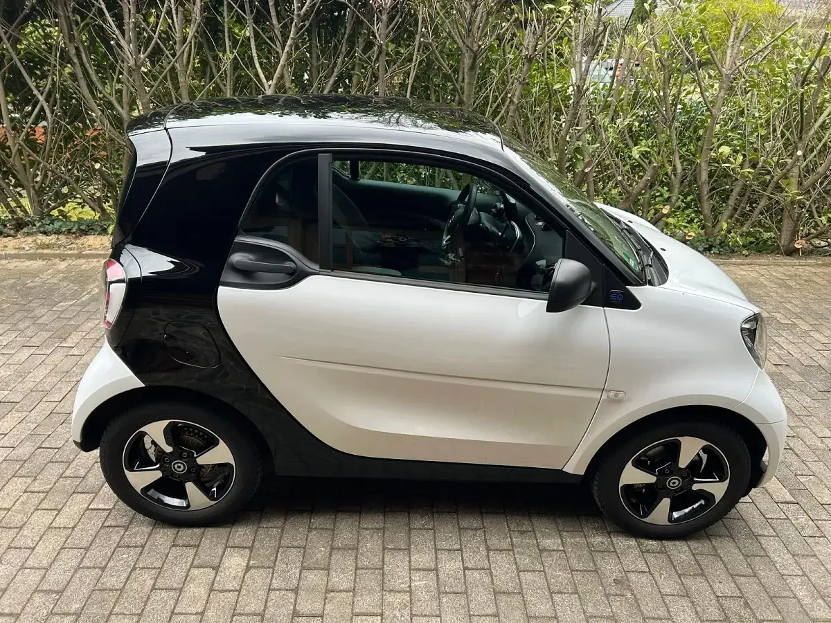 Gebraucht Smart ForTwo Electric Drive 60 kW (82 PS) 2023 Weiß Coupé