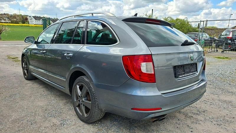 Gebraucht Skoda Superb Elegance 160 PS (117 kW) 2010 Grau Kombi