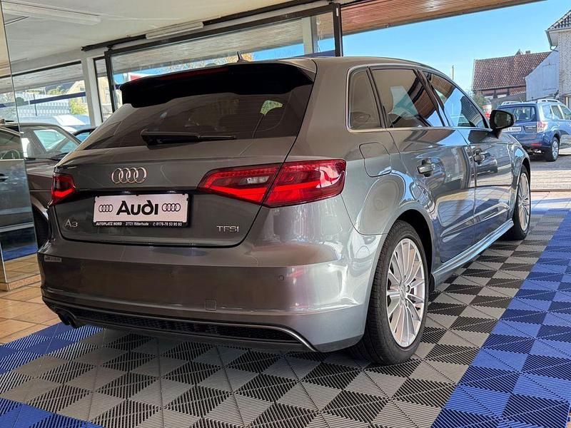 Gebraucht Audi A3 Ambition 125 PS (91 kW) 2015 Grau Limousine