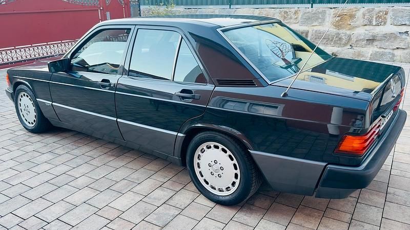 Gebraucht Mercedes 190 Sportline 160 PS (117 kW) 1992 Schwarz Limousine