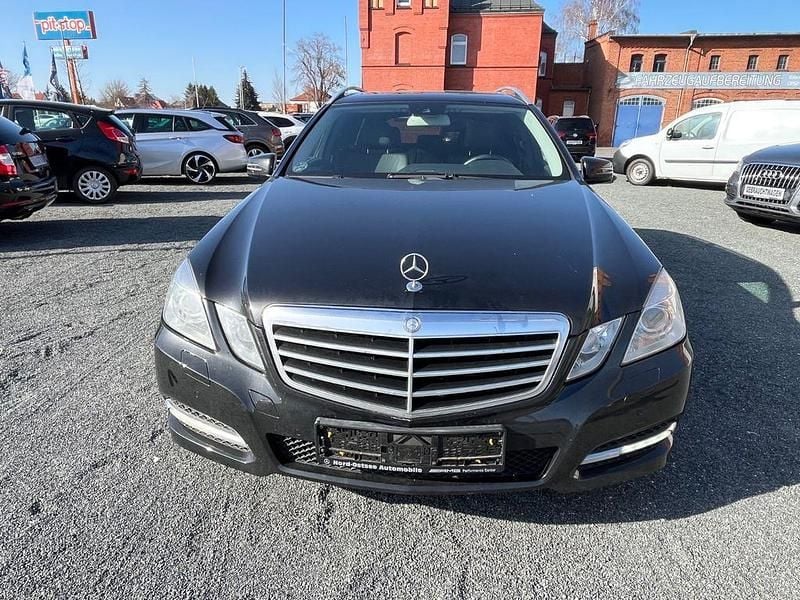 Gebraucht Mercedes E250 204 PS (150 kW) 2011 Schwarz Kombi