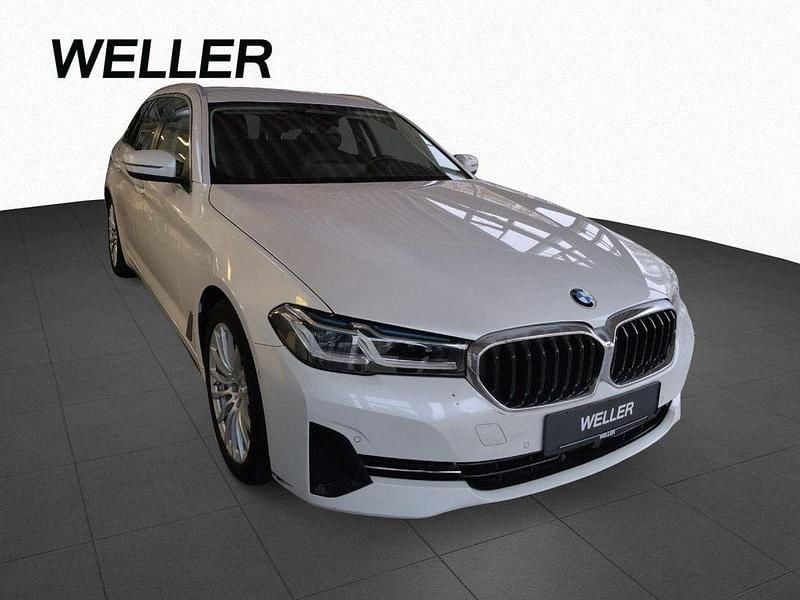 Gebraucht BMW 530e Comfort Edition 292 PS (214 kW) 2021 Mineralweiß (weiß) Kombi