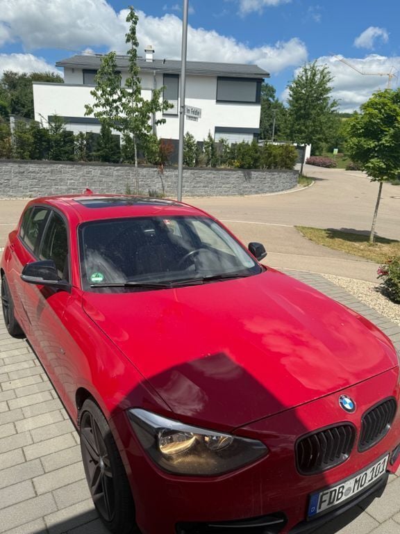 Rot Gebraucht 2011 BMW 118 Sport Line Kleinwagen | 6.499 € (Guter Preis) - Bild 1/4
