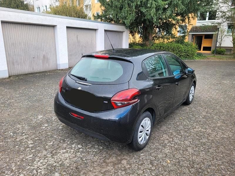 Gebraucht Peugeot 208 82 PS (60 kW) 2016 Schwarz Kleinwagen