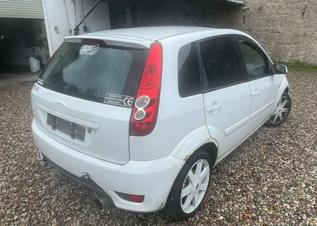 Gebraucht Ford Fiesta 80 PS (58 kW) 2008 Frozen white Kleinwagen