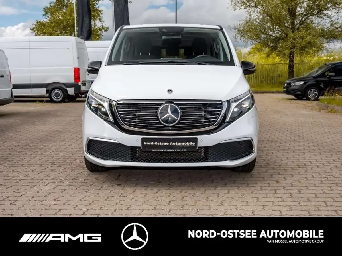 Gebraucht Mercedes EQV300 150 kW (204 PS) 2022 Arktikweiß Van / Kleinbus