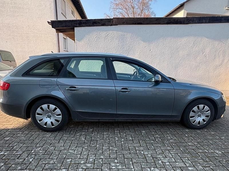 Gebraucht Audi A4 150 PS (110 kW) 2014 Andere farben Kombi