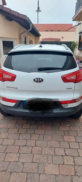 Weiß Gebraucht 2012 Kia Sportage Spirit SUV | 8.000 € (Etwas zu teuer) - Bild 1/4