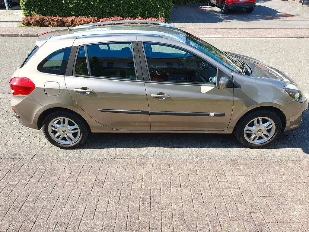 Gebraucht Renault Clio Dynamique 101 PS (74 kW) 2008 Beige Limousine