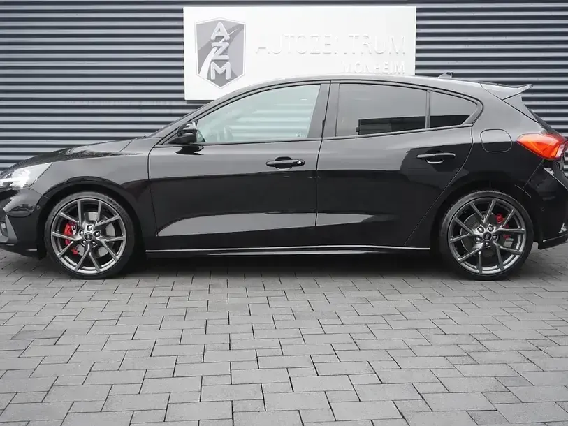 Gebraucht Ford Focus ST 280 PS (205 kW) 2021 Obsidianschwarz metallic Limousine
