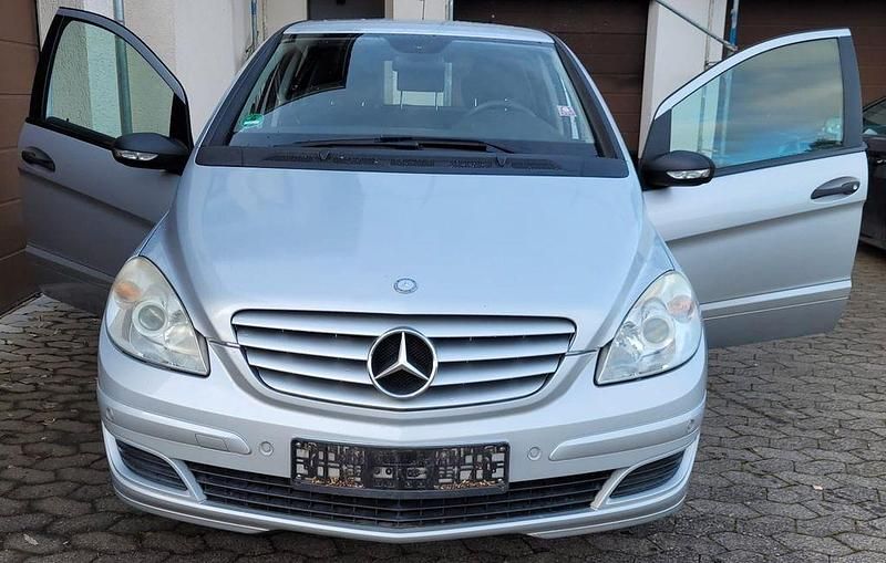 Gebraucht Mercedes B150 95 PS (69 kW) 2006 Silber Van / Kleinbus
