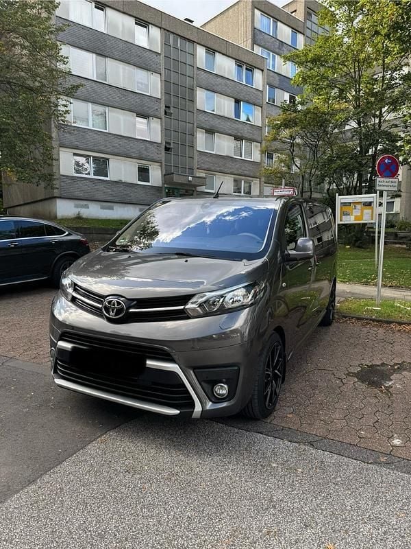 Grau Gebraucht 2016 Toyota Proace Van | 26.500 € - Bild 1/4