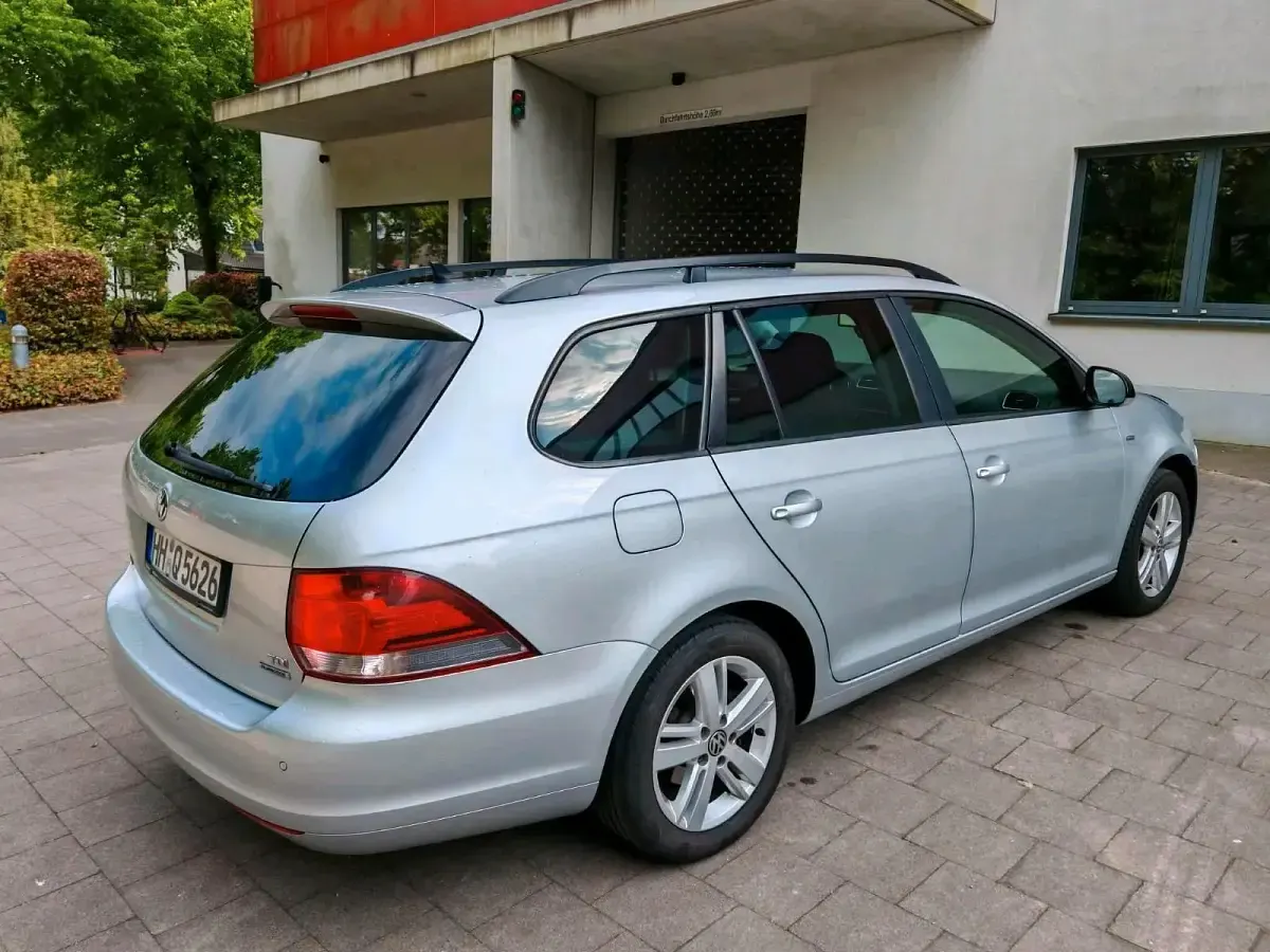 Gebraucht VW Golf VII 105 PS (77 kW) 2013 Silber Kombi
