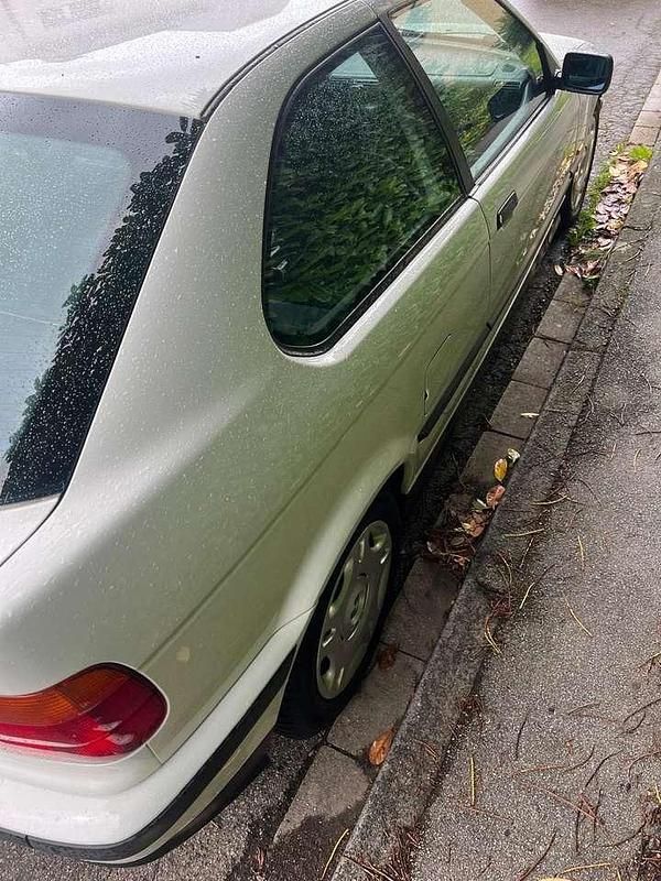 Gebraucht BMW 316 102 PS (75 kW) 1993 Weiß Limousine