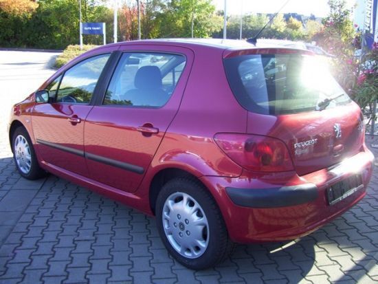 Gebraucht Peugeot 307 Tendance 107 PS (78 kW) 2002 Rot metallic Limousine