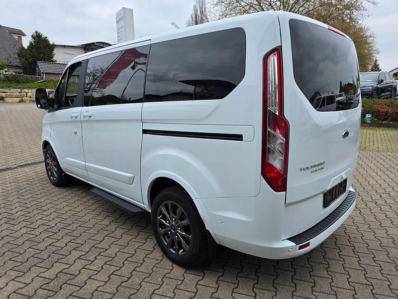 Gebraucht Ford Tourneo Titanium 185 PS (136 kW) 2021 Frozen white Kombi