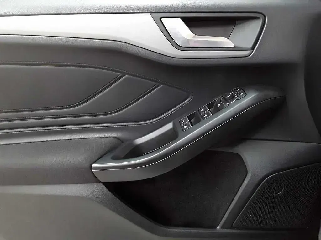 Gebraucht Ford Focus Cool & Connect 120 PS (88 kW) 2022 Grau Limousine