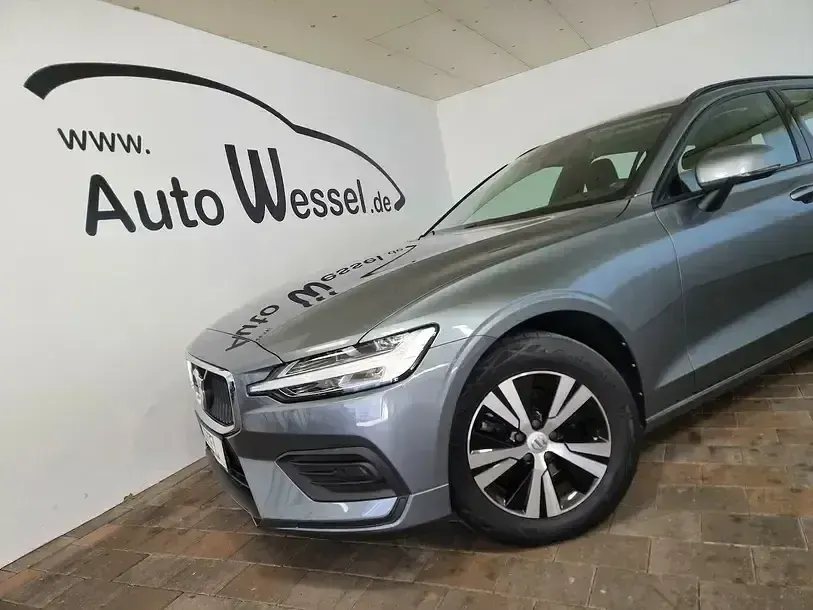 Gebraucht Volvo V60 150 PS (110 kW) 2019 Osmium grey (metallic) Kombi