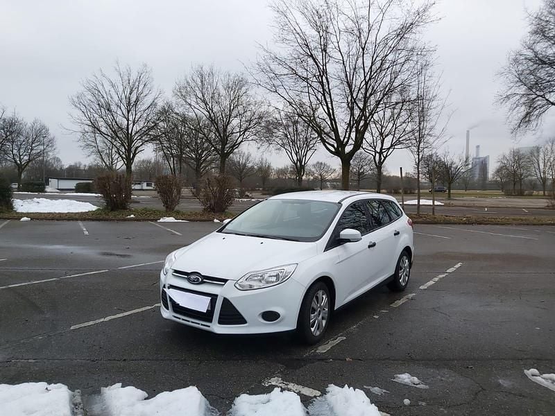 Gebraucht Ford Focus 101 PS (74 kW) 2013 Weiß Kombi