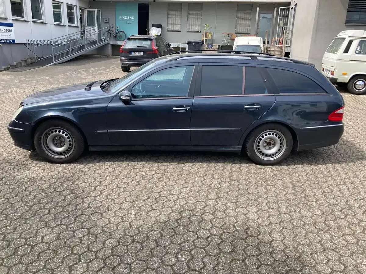 Gebraucht Mercedes E220 Avantgarde 150 PS (110 kW) 2006 Blau Kombi