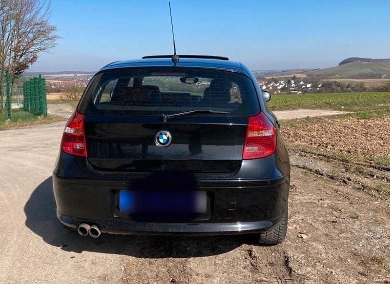 Gebraucht BMW 130 265 PS (194 kW) 2010 Schwarz Kleinwagen