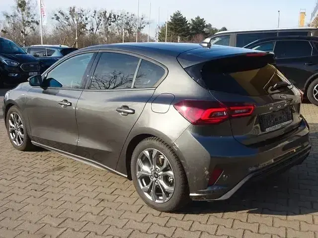Gebraucht Ford Focus ST-Line 116 PS (85 kW) 2025 Grau Limousine