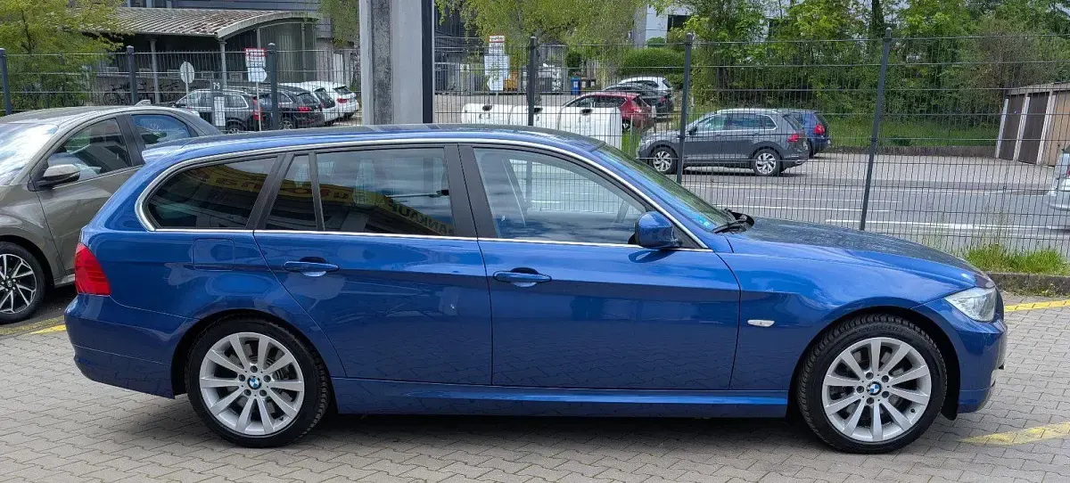Gebraucht BMW 325 Sport Line 204 PS (150 kW) 2010 Blau Kombi
