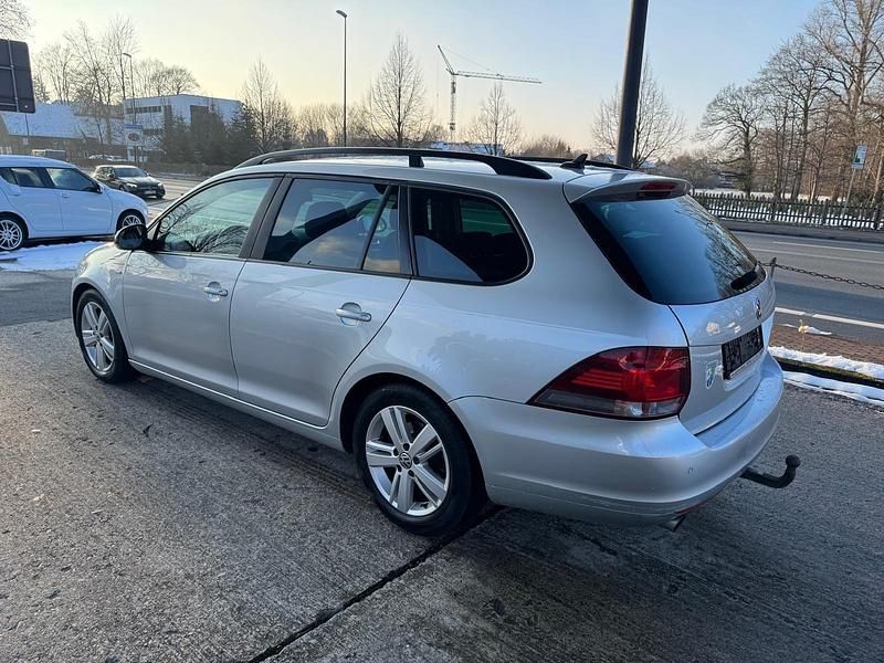 Gebraucht VW Golf VII 105 PS (77 kW) 2012 Silber Kombi