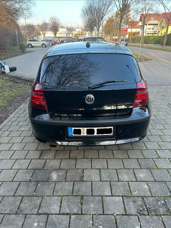 Gebraucht BMW 116 122 PS (89 kW) 2009 Schwarz Kleinwagen