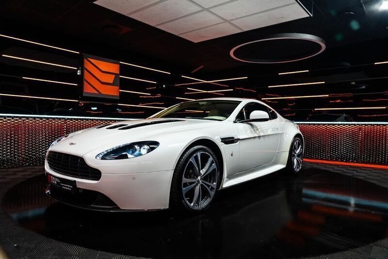 Weiß Gebraucht 2010 Aston Martin V12 Vantage | 129.900 € - Bild 1/4