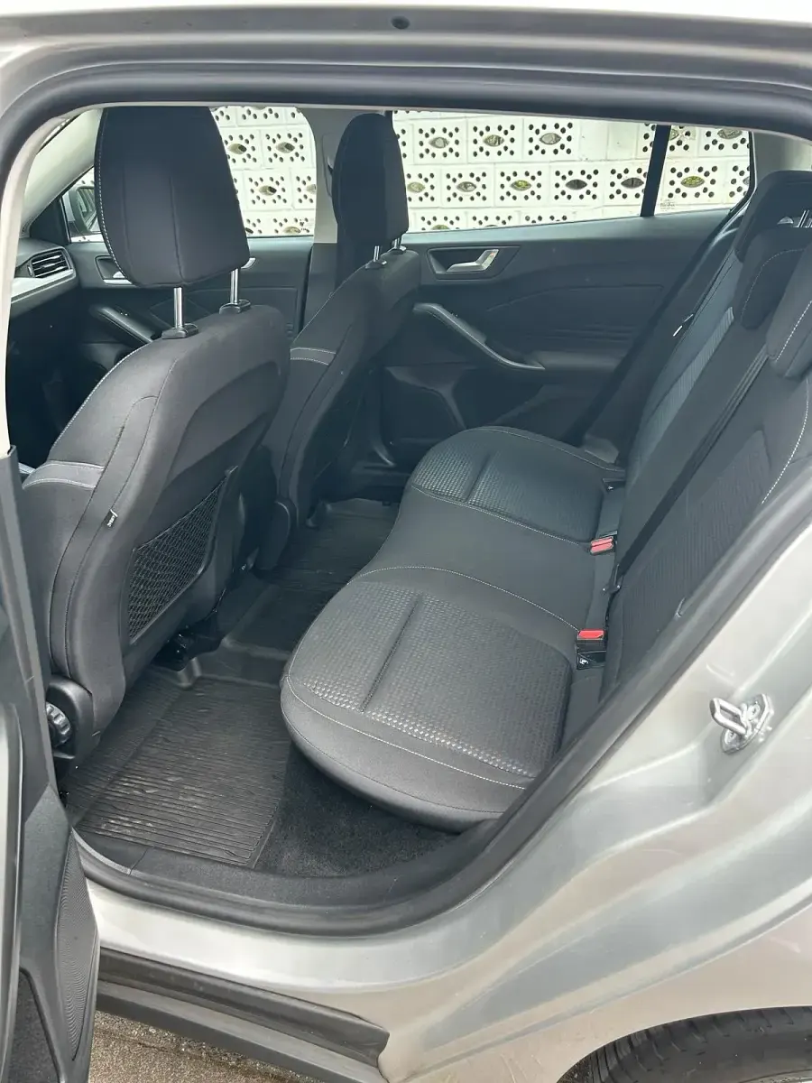 Gebraucht Ford Focus 120 PS (88 kW) 2021 Silber Kombi