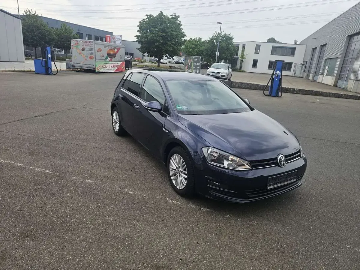 Gebraucht VW Golf VII Cup 110 PS (80 kW) 2015 Night blue metallic Kleinwagen