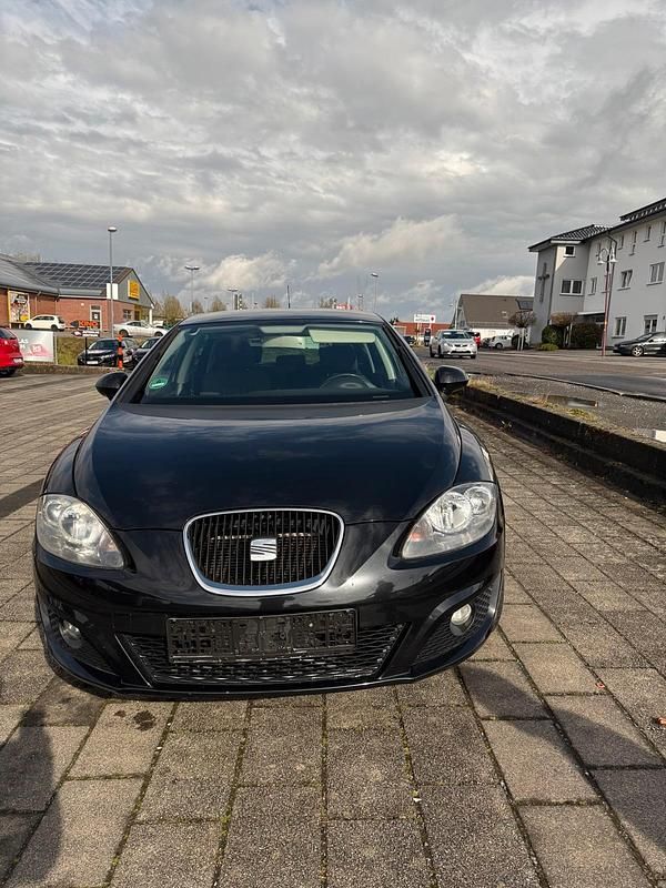 Usado Seat Leon 125 CV (91 kW) 2012 Negro Utilitario