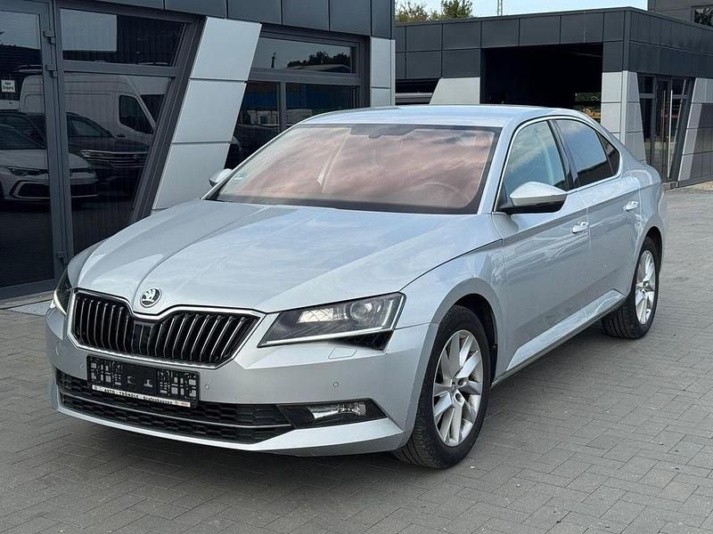 Silber Gebraucht 2016 Skoda Superb Style Limousine | 11.990 € (Fairer Preis) - Bild 1/4
