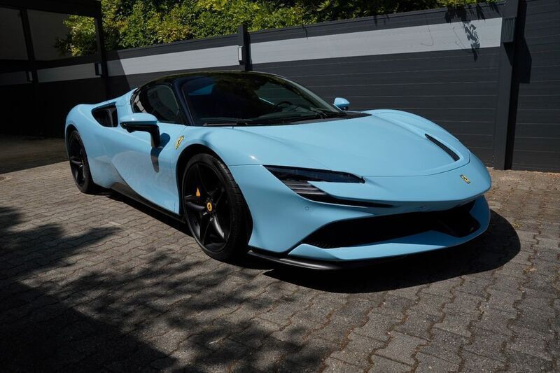 Blau Gebraucht 2023 Ferrari SF90 Cabrio | 749.700 € - Bild 1/4